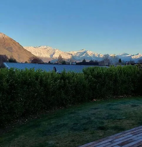 Mountain Views Guest --no Kitchen--